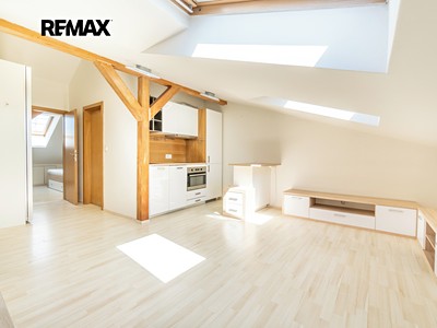Pronájem bytu 2+kk 40 m² (Podkrovní)