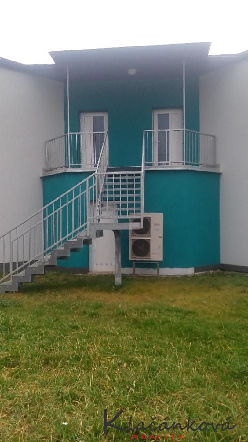 Prodej rodinného domu 265 m², pozemek 580 m² – fotografie 2