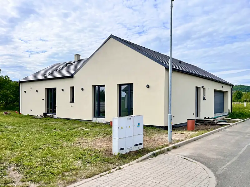 Prodej rodinného domu 156 m², pozemek 747 m², Píšťany – náhled fotky 1