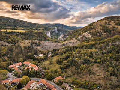 Prodej  stavebního pozemku 2 004 m²