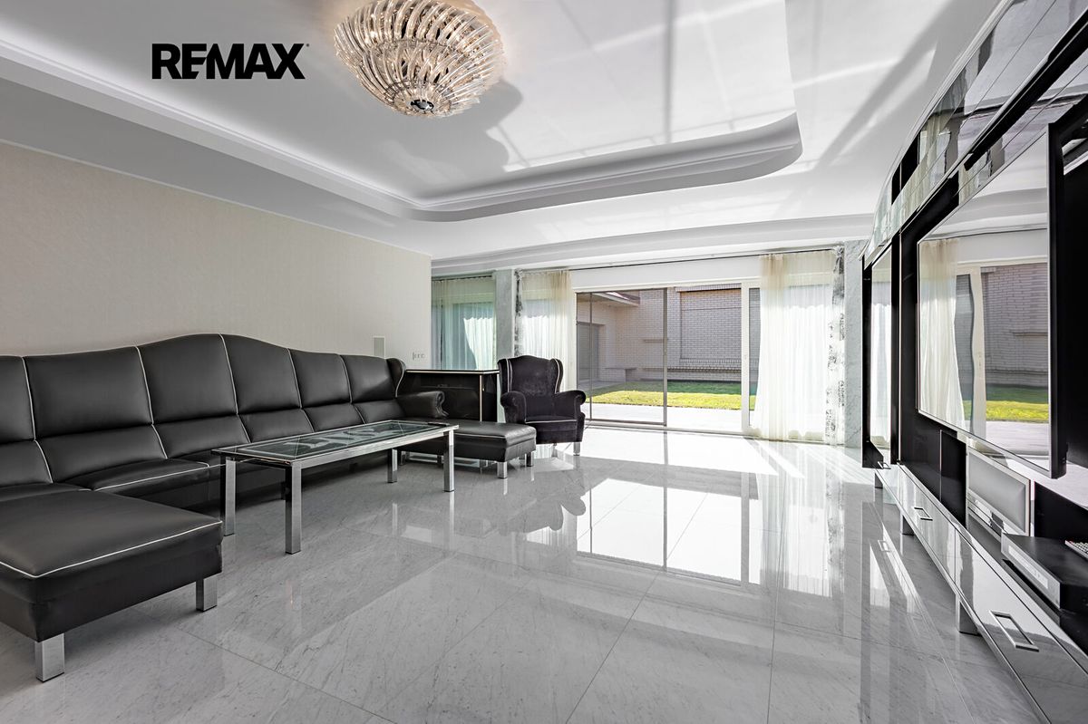 Prodej rodinného domu 365 m², pozemek 623 m² – fotografie 5