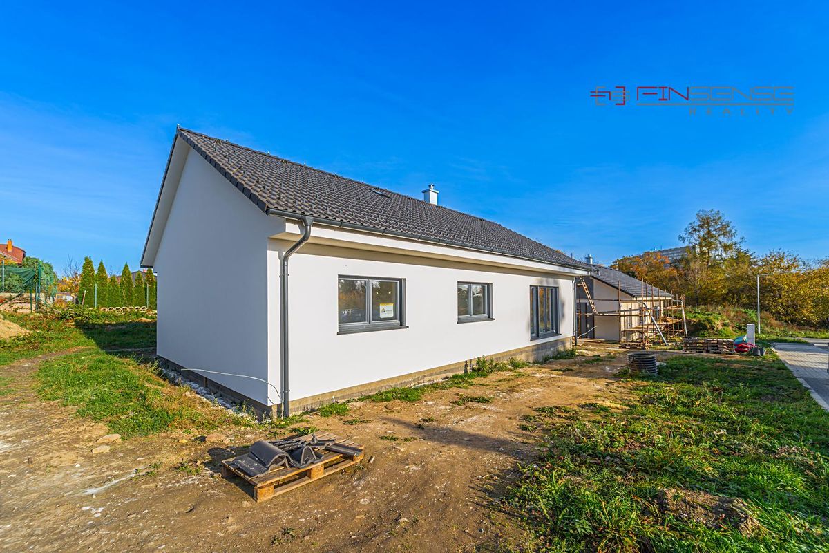 Prodej rodinného domu 114 m², pozemek 876 m² – fotografie 2