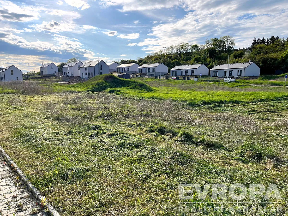 Prodej stavebního pozemku 814 m², Knovíz