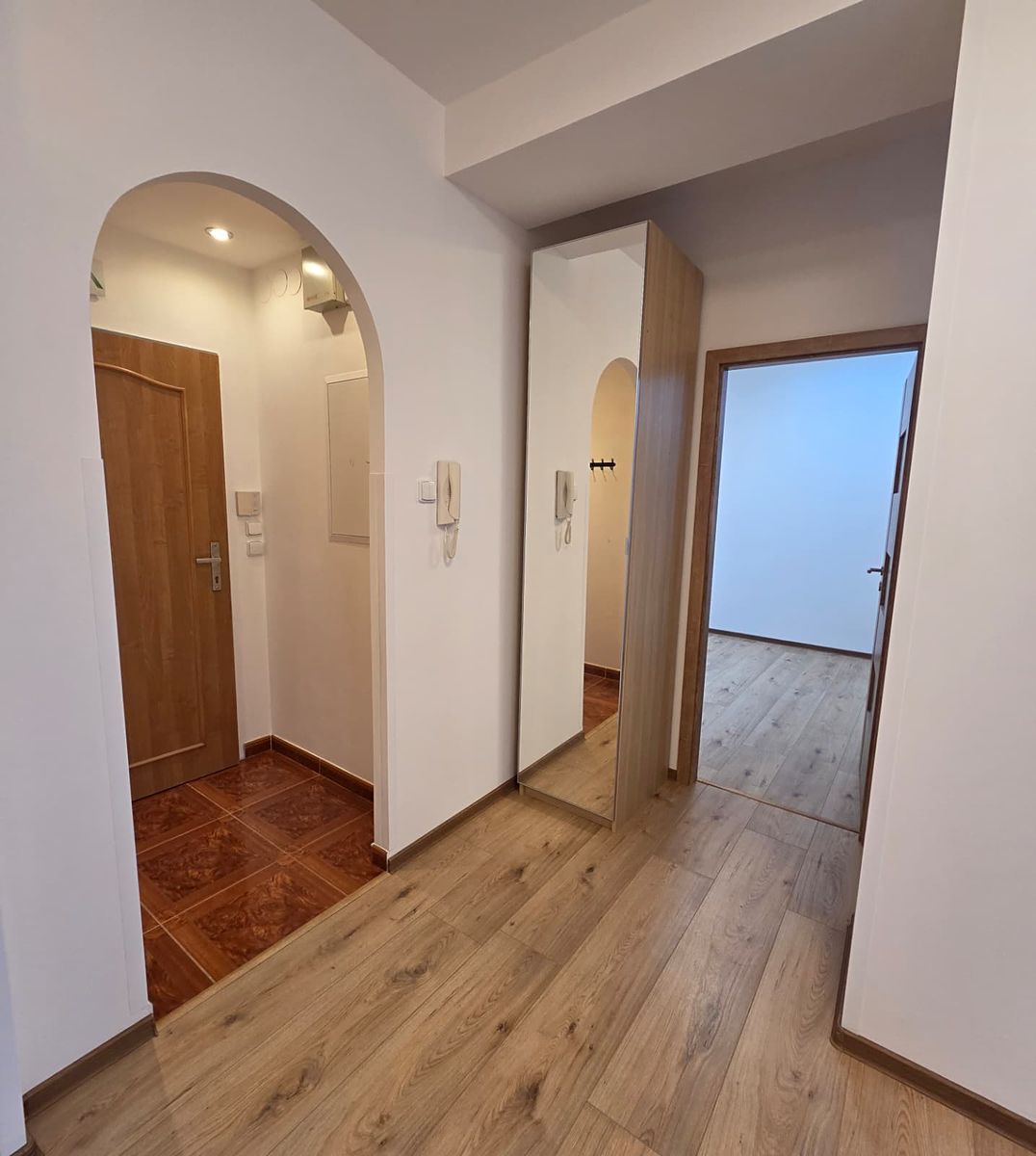 Pronájem bytu 2+kk 27 m² – fotografie 3