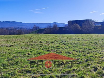 Prodej  komerčního pozemku 5 664 m²