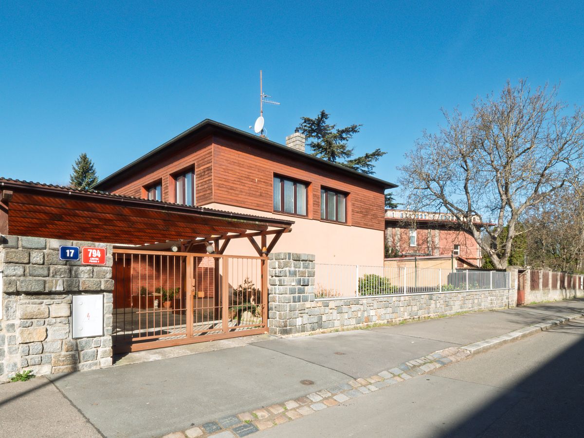Prodej rodinného domu 180 m², pozemek 593 m²