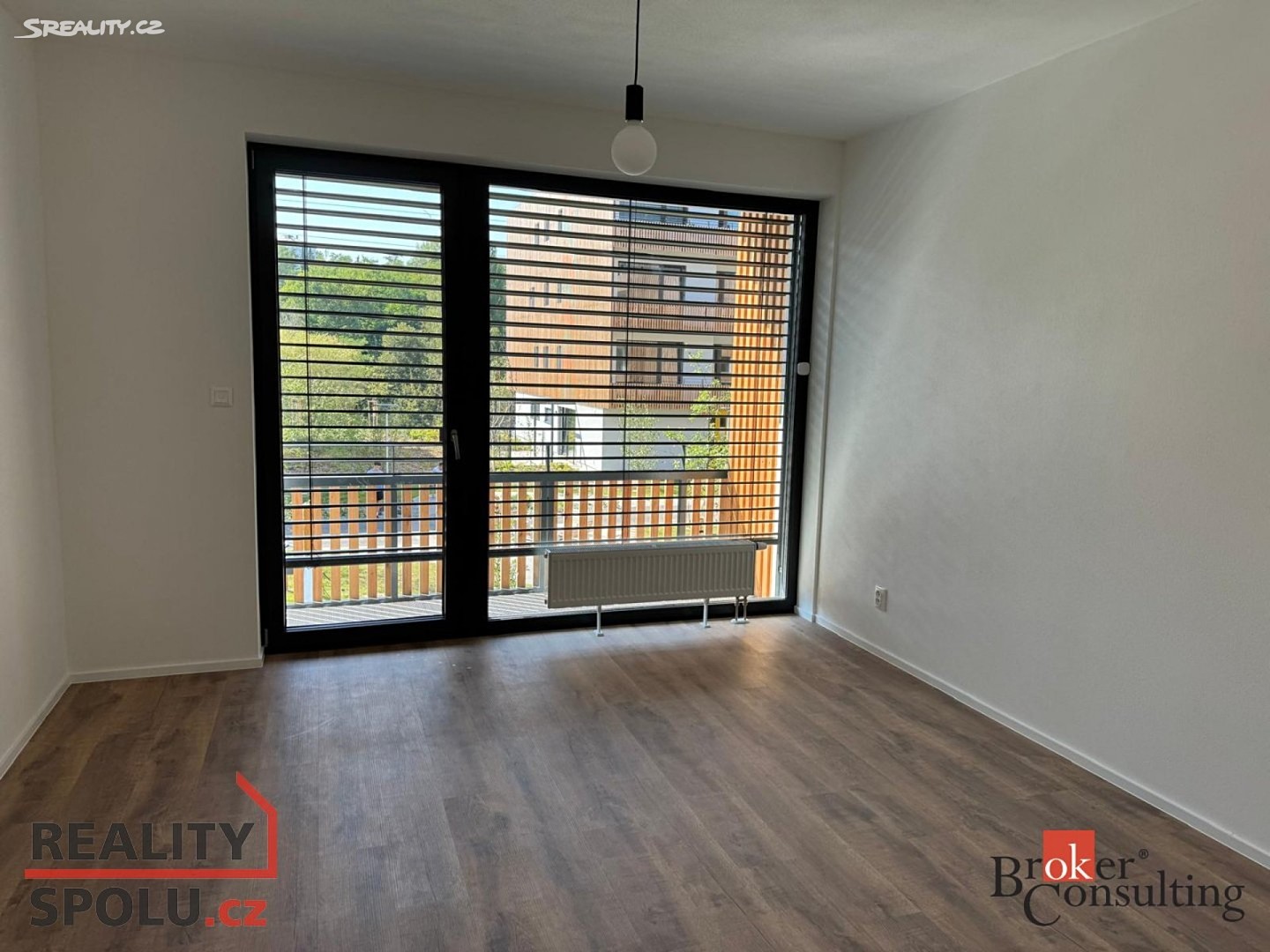 Pronájem bytu 2+kk 52 m² – pohled 2