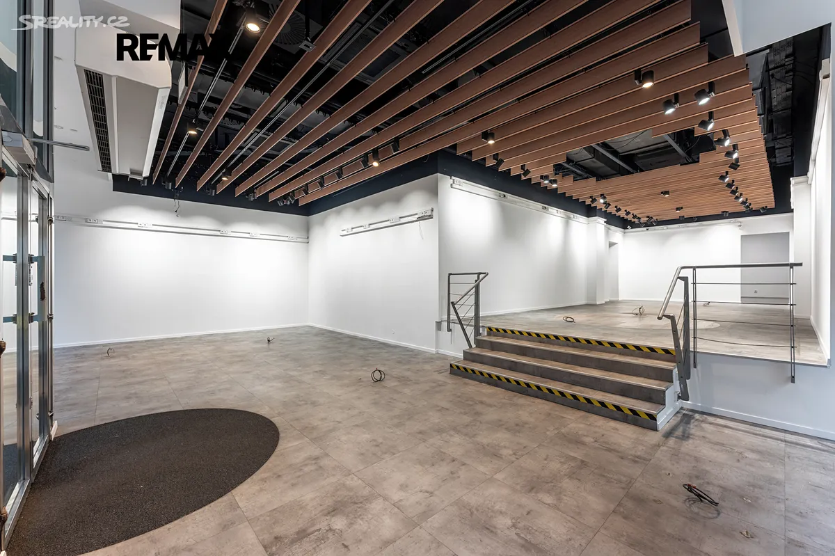 Pronájem obchodního prostoru 182 m² - Więcej