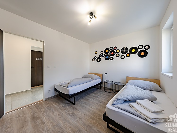 Prodej komerčního prostoru, 146 m² (1 z 52)