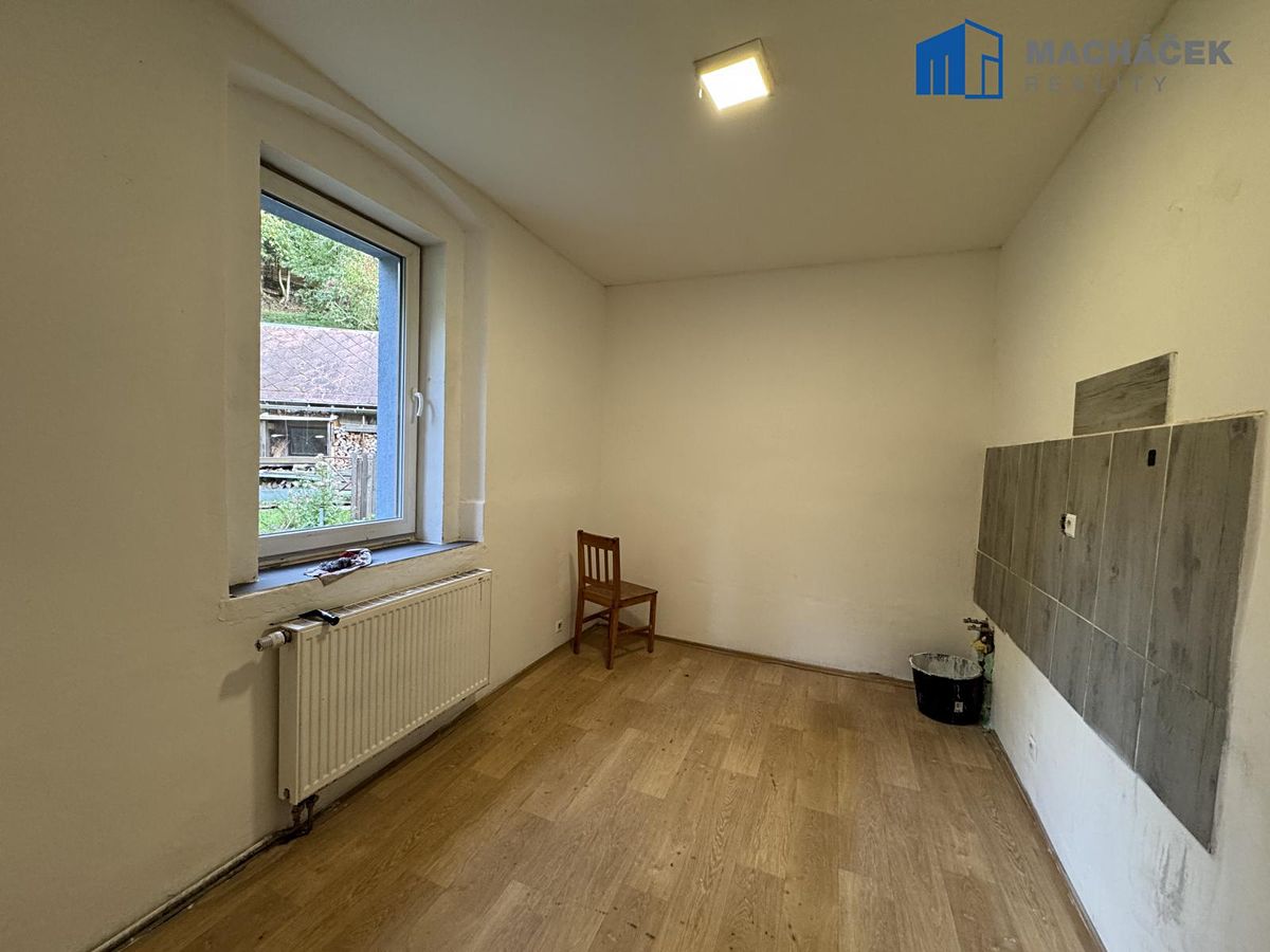 Prodej rodinného domu 204 m², pozemek 189 m² – fotografie 5