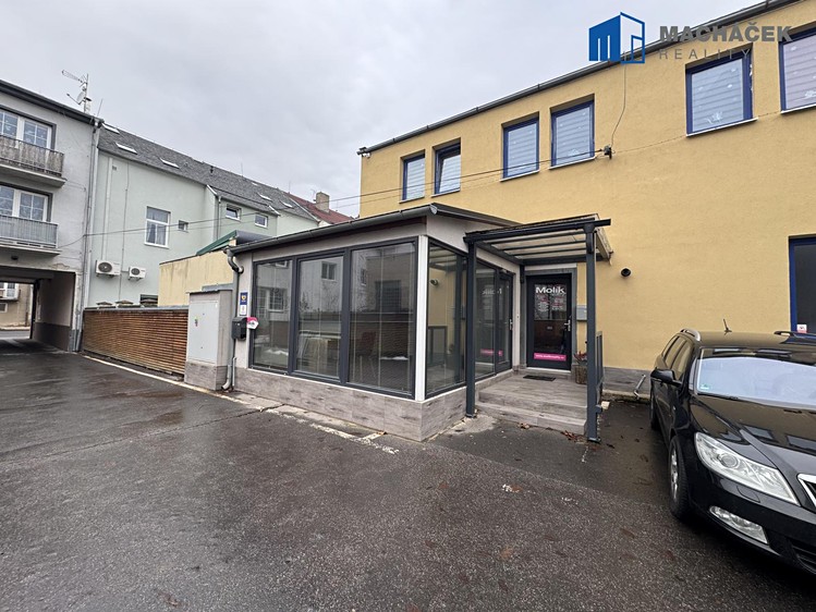 Pronájem komerčního prostoru, 70 m² (2 z 9)