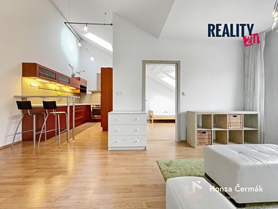 Pronájem bytu 3+kk 60 m² (Podkrovní)