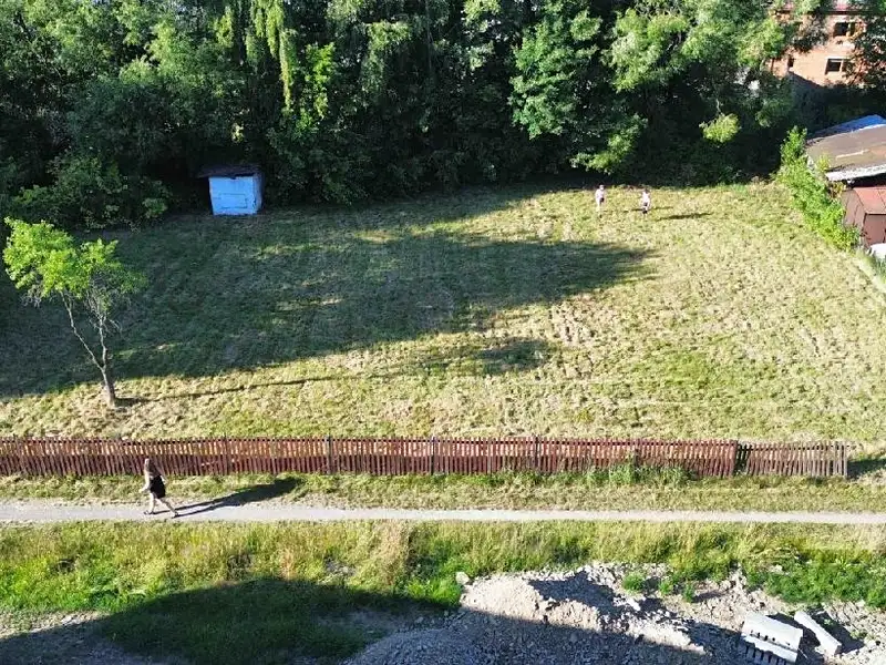 Prodej stavebního pozemku 1626 m², Olšany – náhled fotky 2
