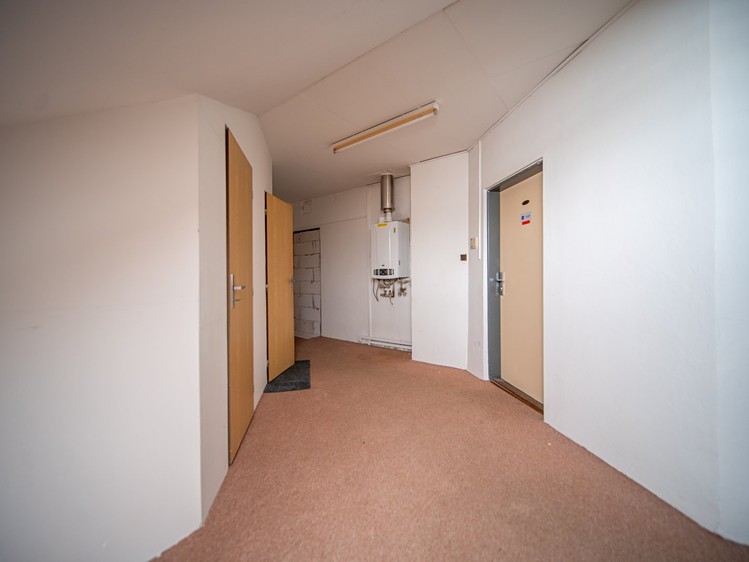 Комерційне приміщення на продаж, 300 м² (2 з 13)