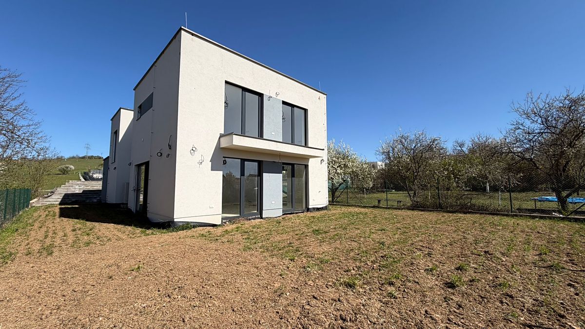 Prodej rodinného domu 202 m², pozemek 686 m² – fotografie 3