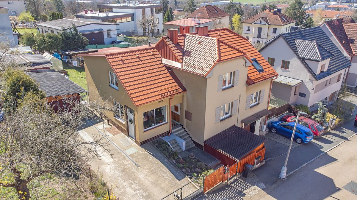 Prodej rodinného domu 300 m², pozemek 788 m² – fotografie 2