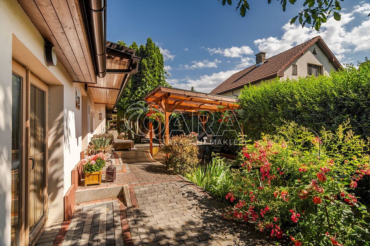Prodej rodinného domu 199 m², pozemek 836 m²