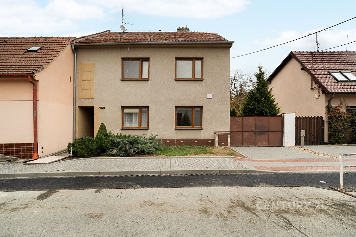 Prodej rodinného domu 215 m², pozemek 946 m² – fotografie 4