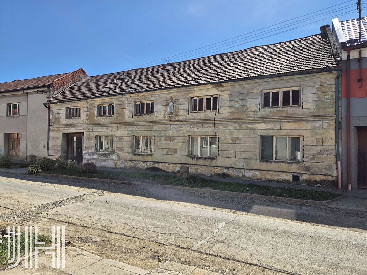 Prodej rodinného domu 240 m², pozemek 1160 m² – fotografie 2