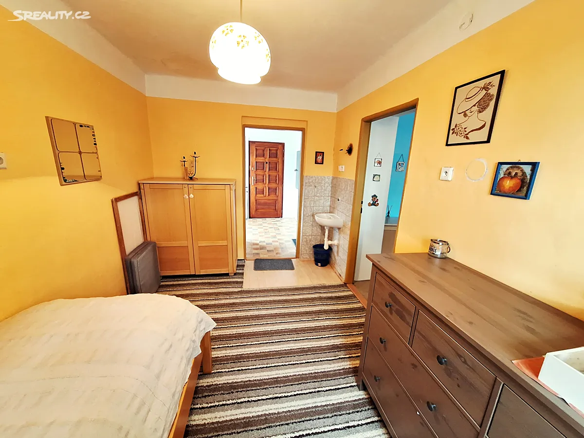Prodej rodinného domu 192 m², pozemek 950 m² – pohled 6
