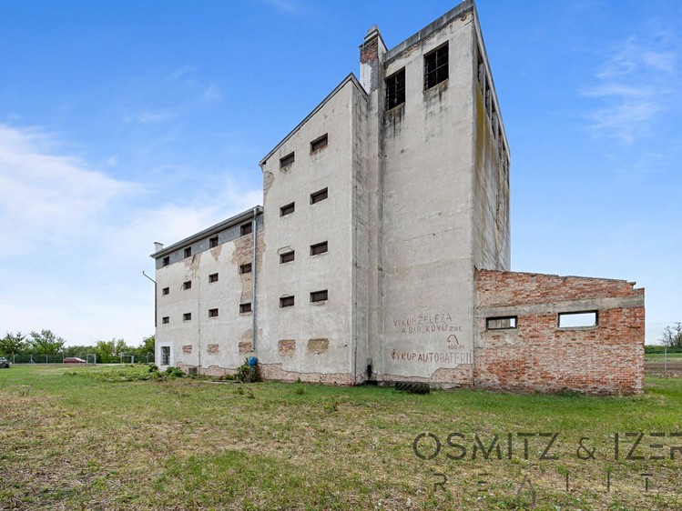 Prodej komerčního prostoru, 3 671 m² (24 z 30)