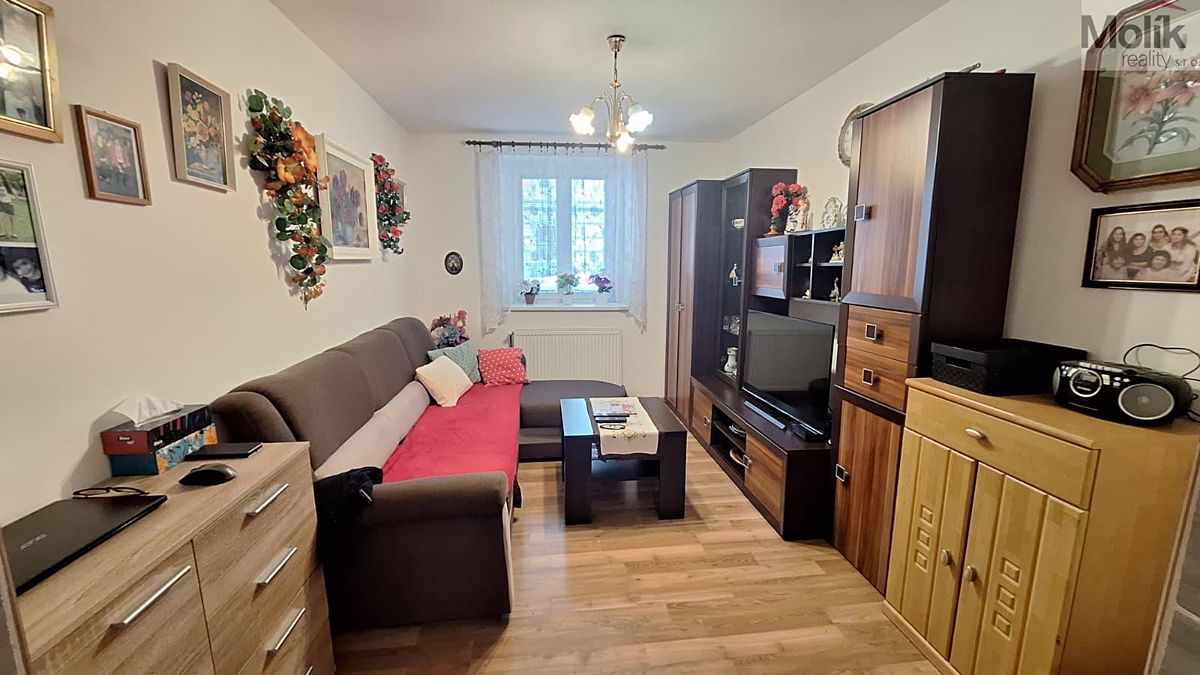 Prodej rodinného domu 200 m², pozemek 200 m² – fotografie 3