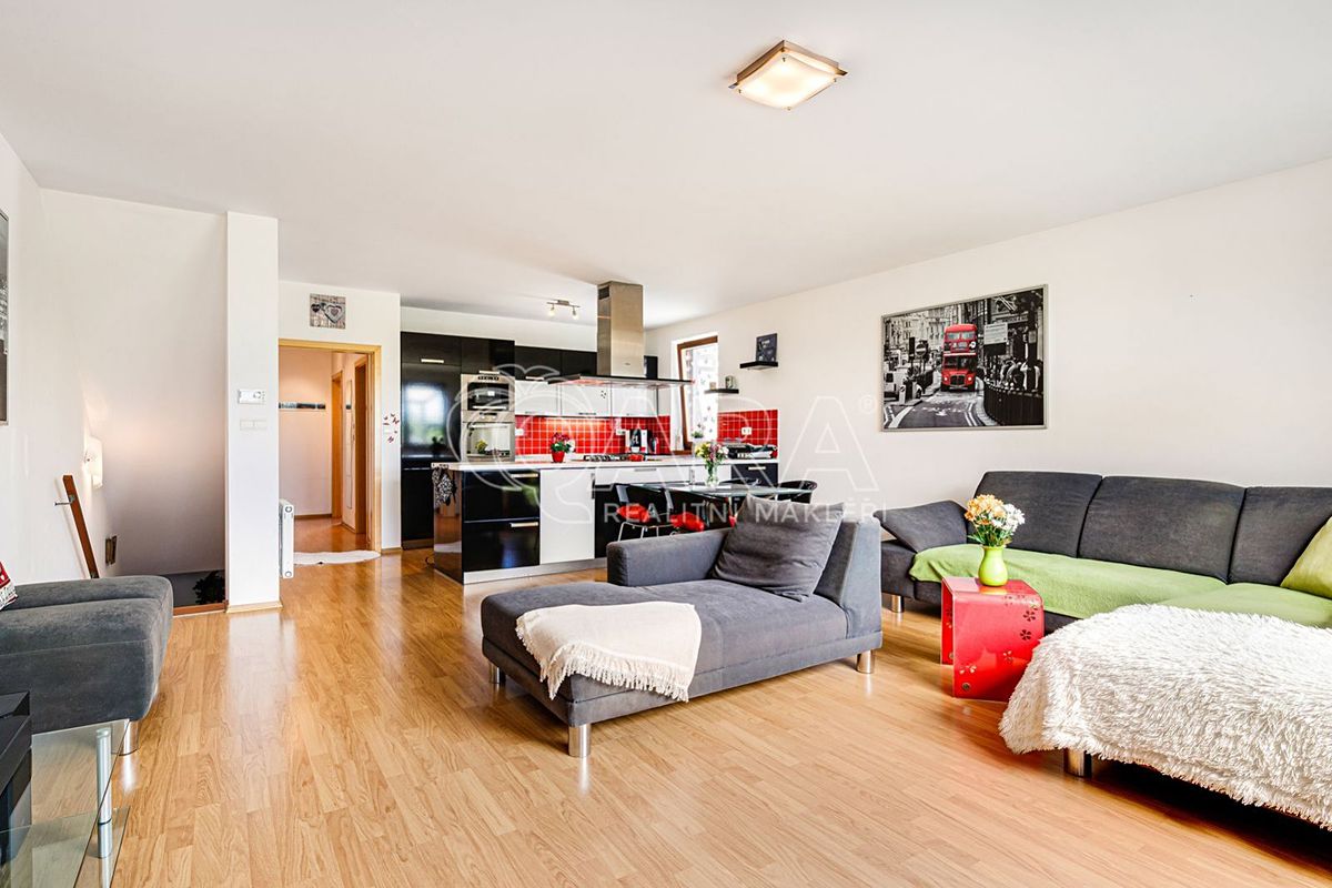 Prodej rodinného domu 174 m², pozemek 275 m² – fotografie 3