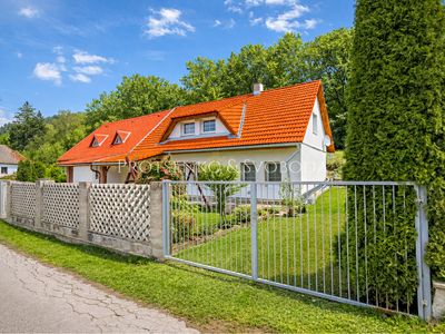 Prodej rodinného domu 290 m², pozemek 860 m²