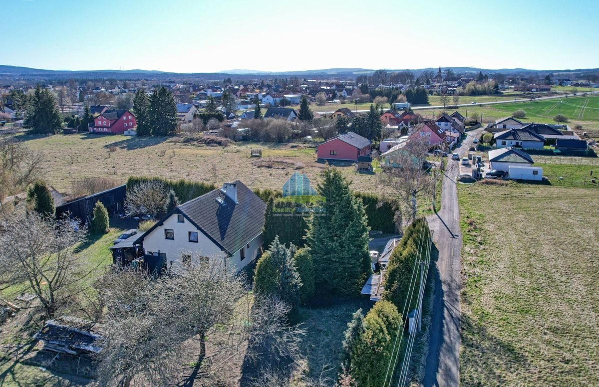 Prodej rodinného domu 195 m², pozemek 795 m² – fotografie 2