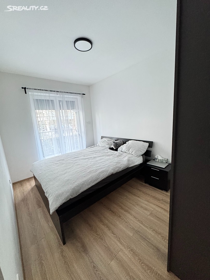 Pronájem bytu 2+kk 40 m² – pohled 4