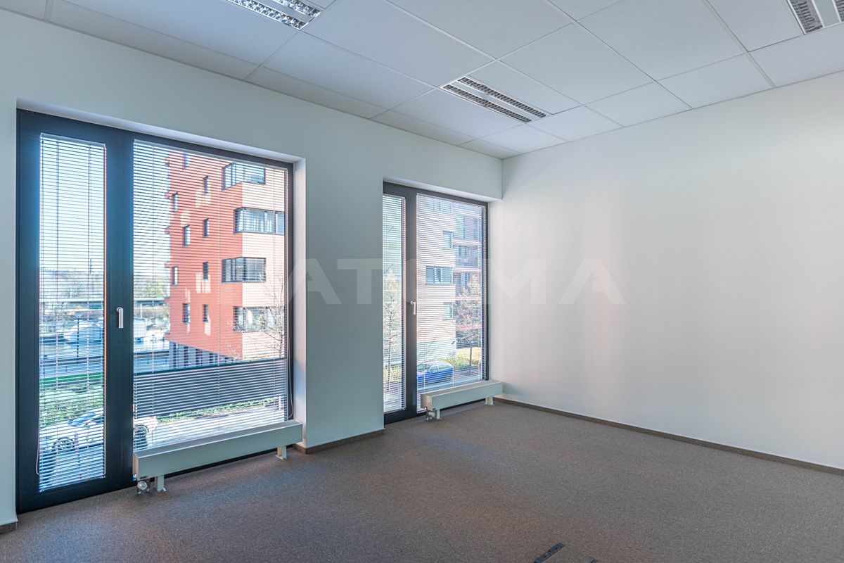 Pronájem kanceláře 100 m² – fotografie 3