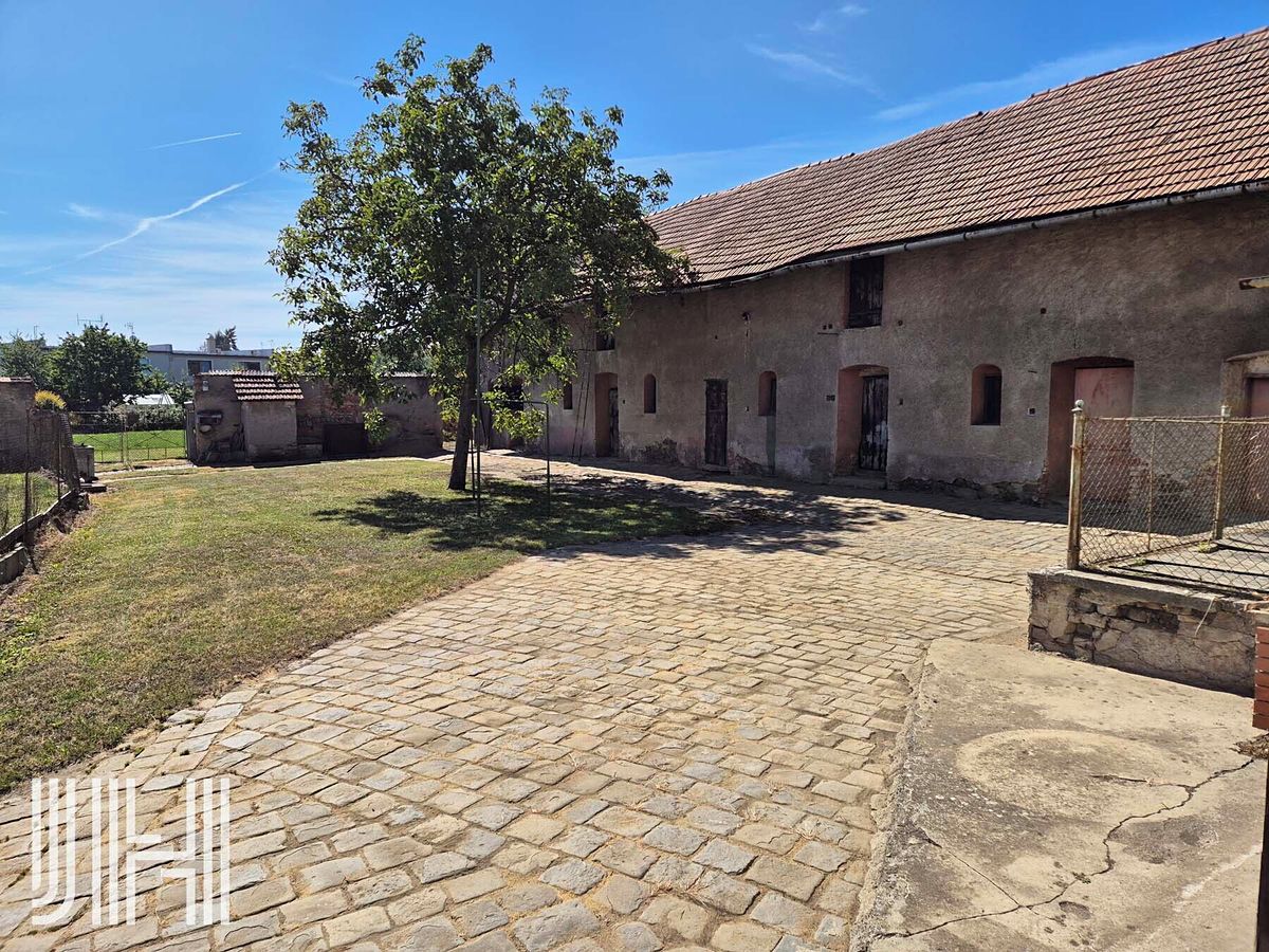 Prodej rodinného domu 240 m², pozemek 1160 m² – fotografie 5