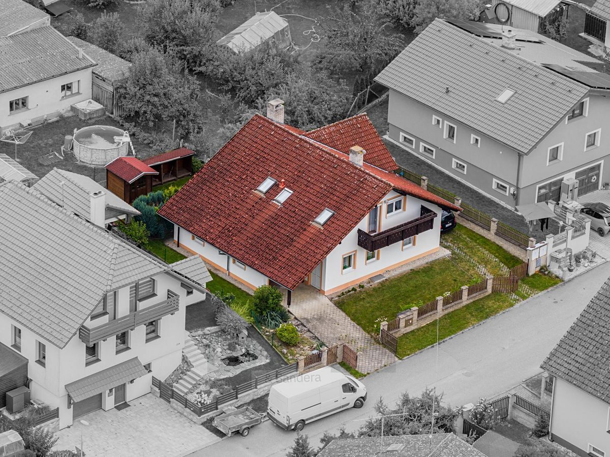 Prodej rodinného domu 330 m², pozemek 412 m² – fotografie 3