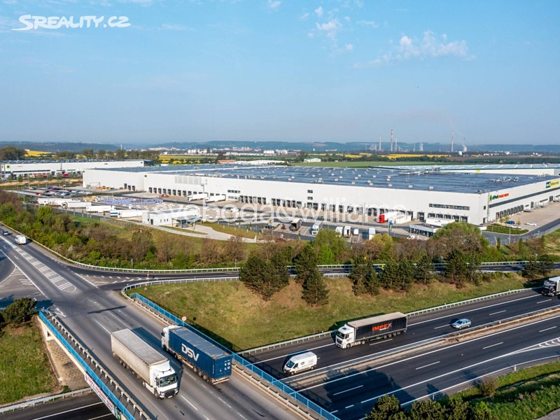Pronájem výrobní haly, prostoru 73 010 m², okres Mělník