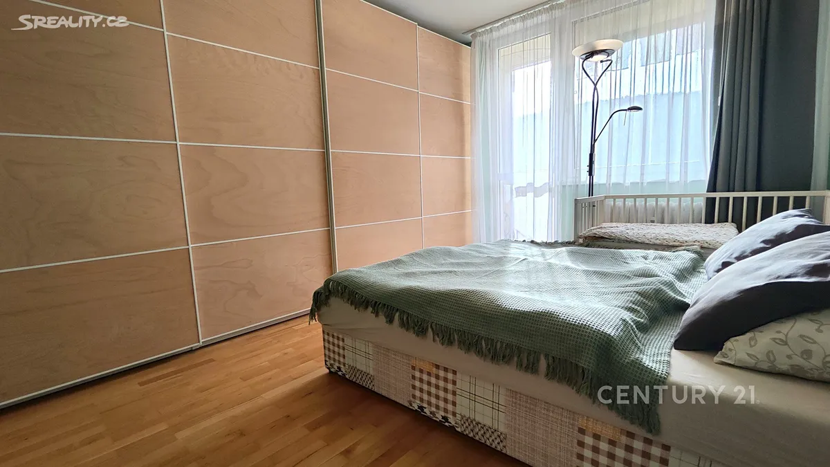 Pronájem bytu 2+1 62 m² – pohled 3