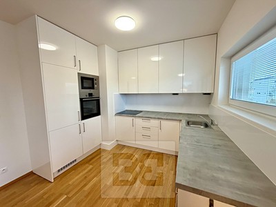 Pronájem bytu 2+kk 64 m²