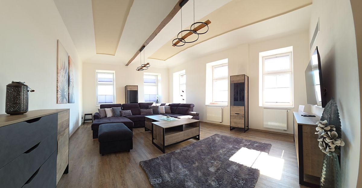 Prodej rodinného domu 715 m², pozemek 1494 m² – fotografie 2
