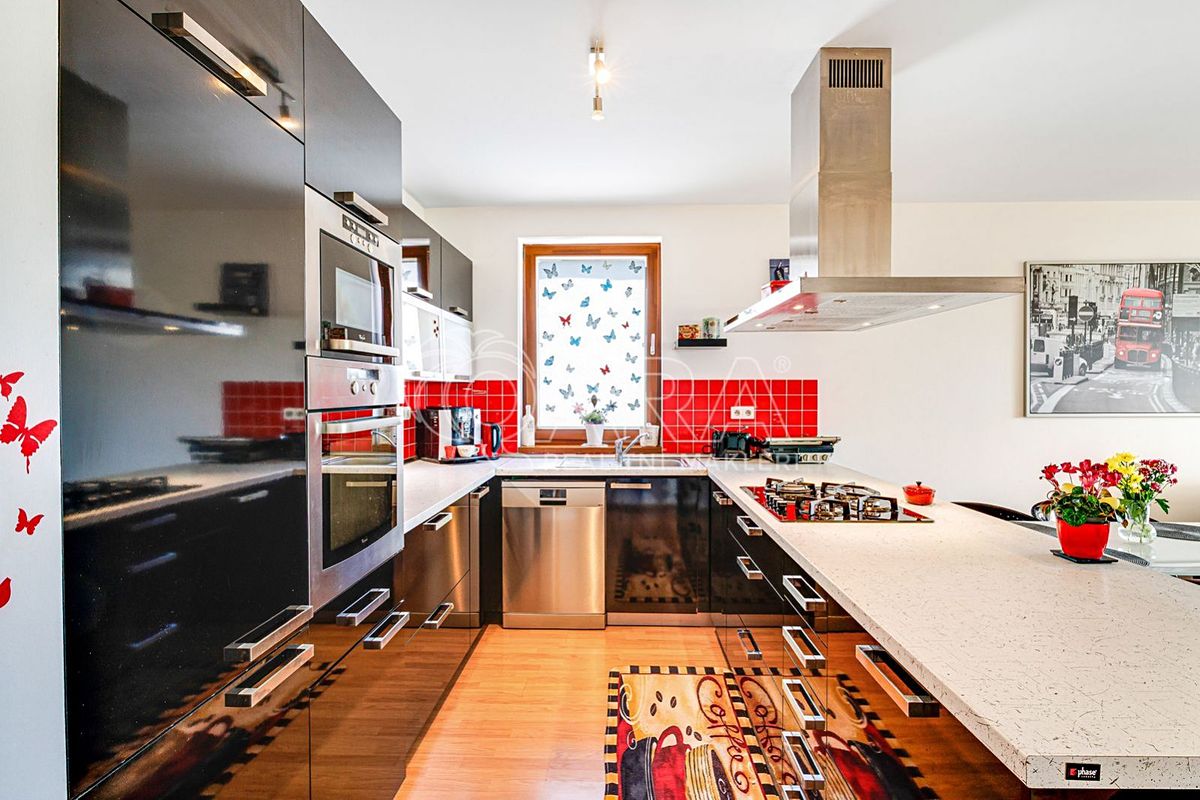 Prodej rodinného domu 174 m², pozemek 275 m² – fotografie 5