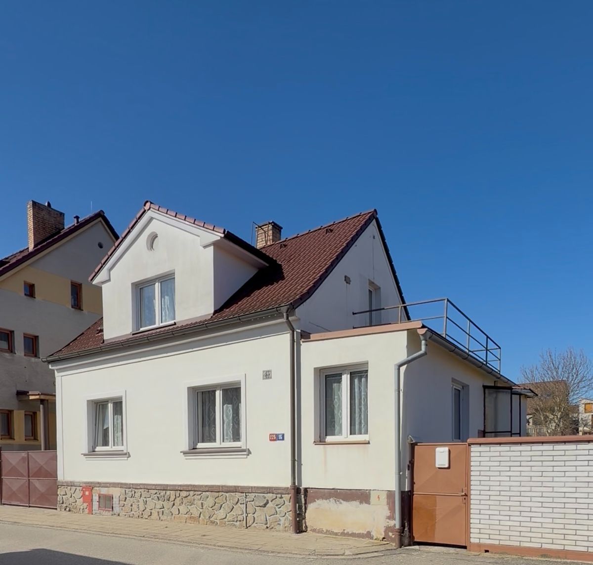 Prodej rodinného domu 156 m², pozemek 812 m² – fotografie 2