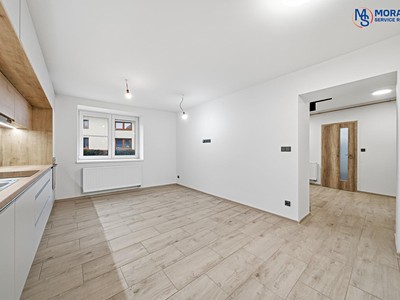 Prodej  rodinného domu 242 m², pozemek 163 m² — photo 5
