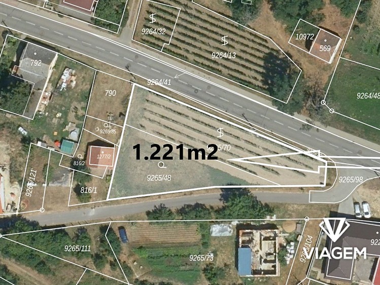 Prodej pozemku, 1 221 m² (1 z 3)
