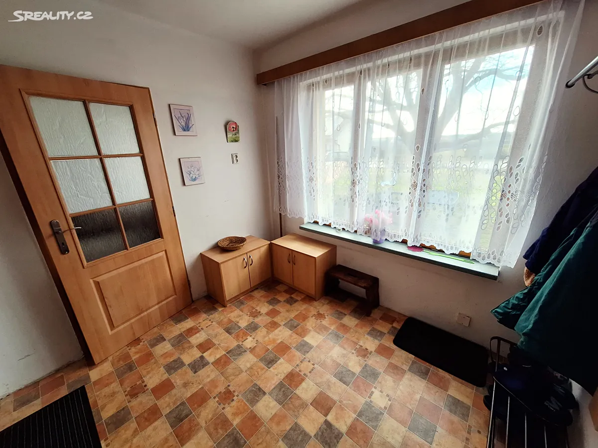 Prodej rodinného domu 192 m², pozemek 950 m² – pohled 4