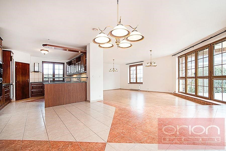 Pronájem rodinného domu 390 m², pozemek 903 m²