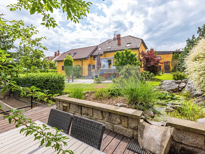 Prodej rodinného domu 302 m², pozemek 939 m², Mladá Boleslav – náhled fotky 1