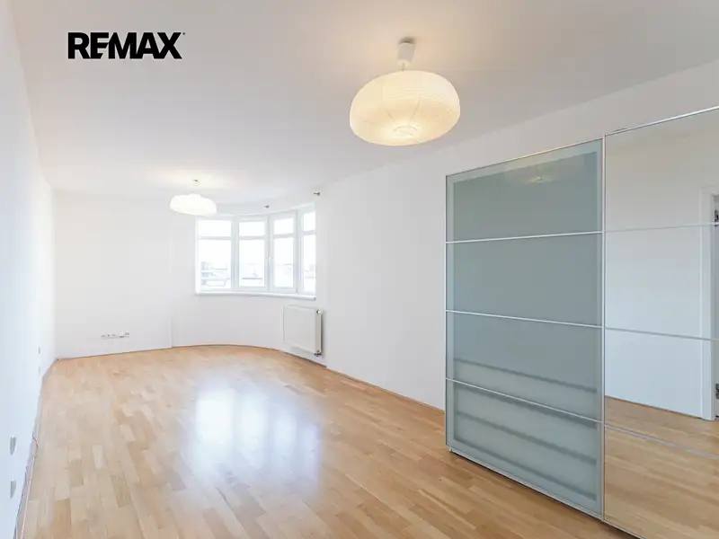 Prodej bytu 2+kk 72 m², Praha – náhled fotky 3