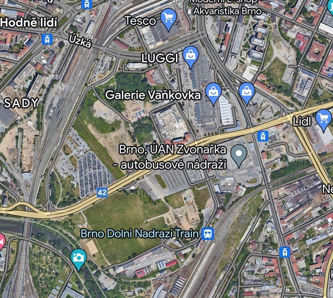 Pronájem komerčního pozemku 9000 m²