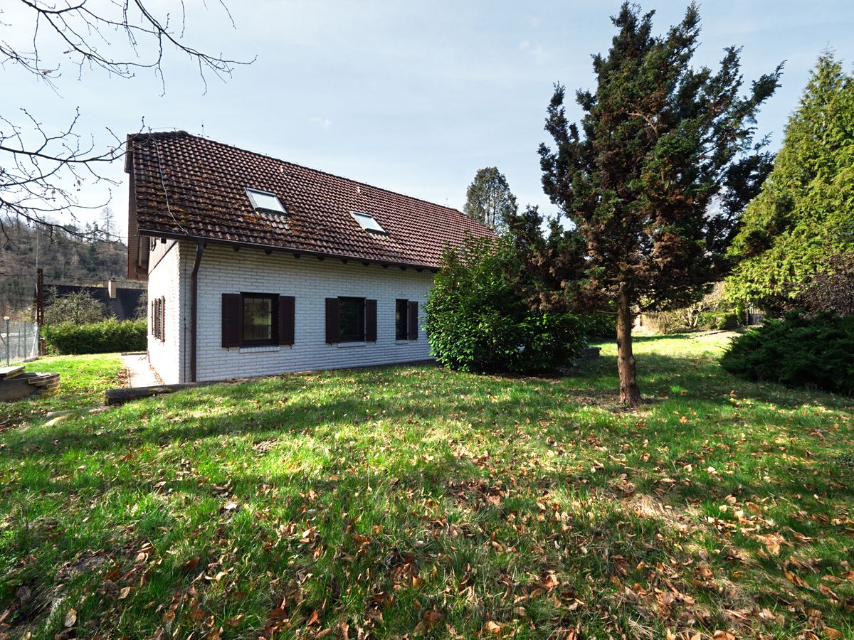 Prodej rodinného domu 187 m², pozemek 1068 m² – fotografie 2