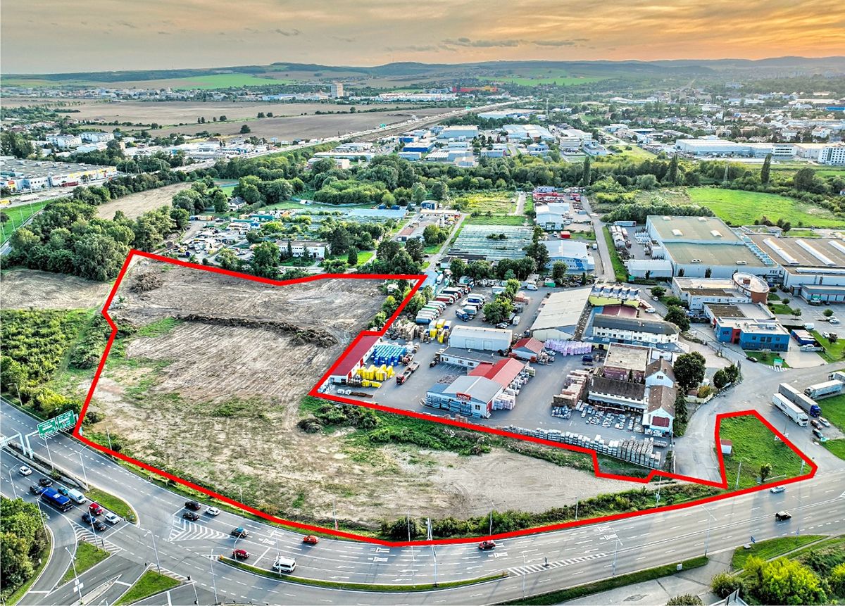 Prodej komerčního pozemku 5000 m²