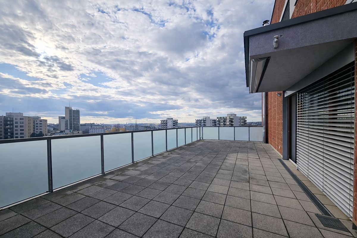 Pronájem bytu 4+kk 162 m² – fotografie 2