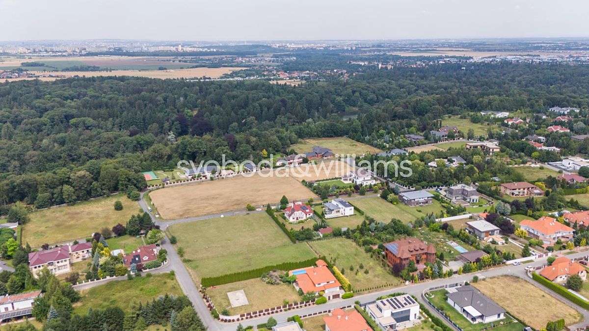 Prodej stavebního pozemku 2027 m² – fotografie 2
